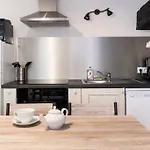 Beau T3 *** Pour 2 A 4 Pers Avec Patio Privatif